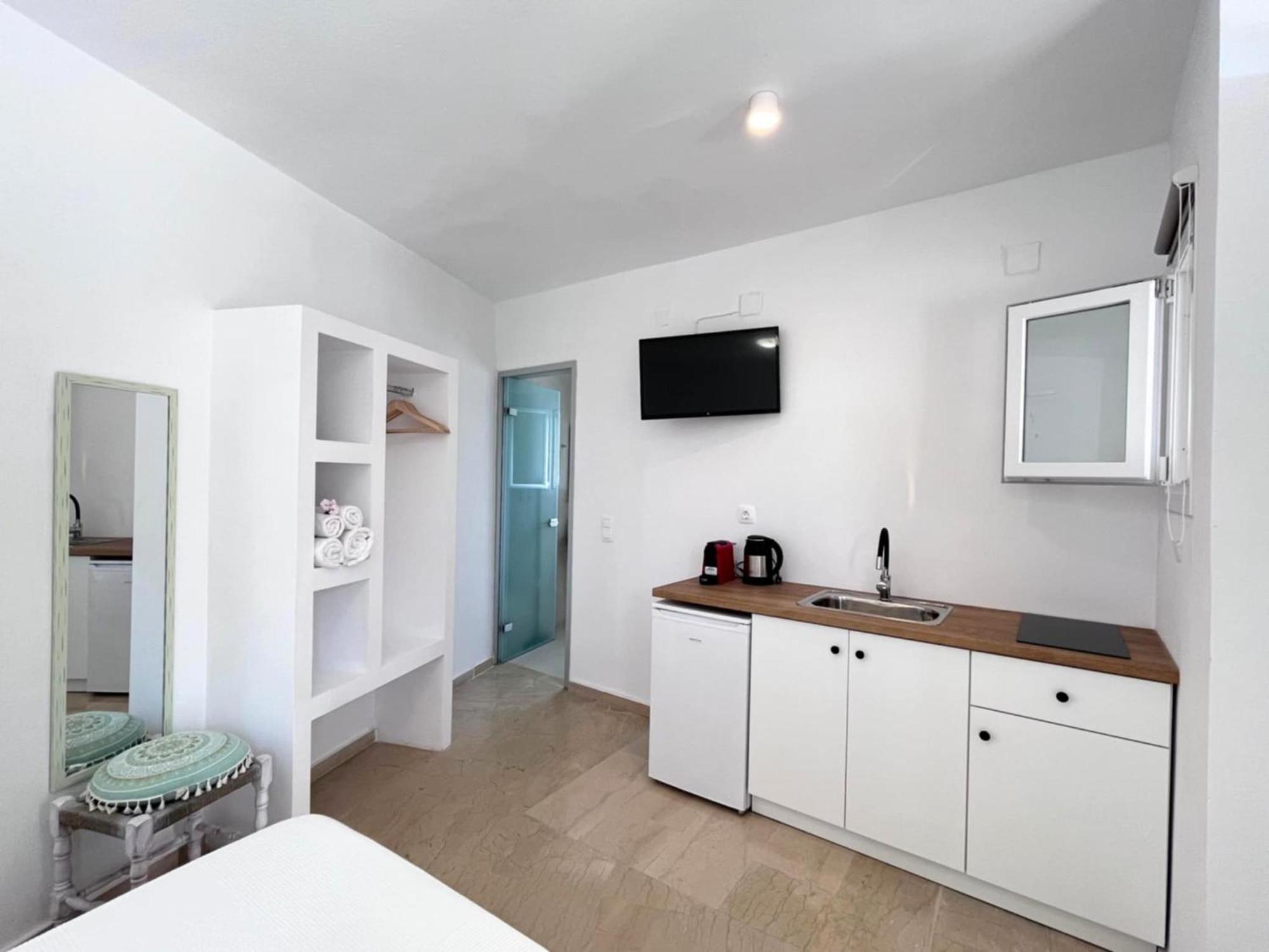 Nisea Apartments Ypsos Eksteriør billede